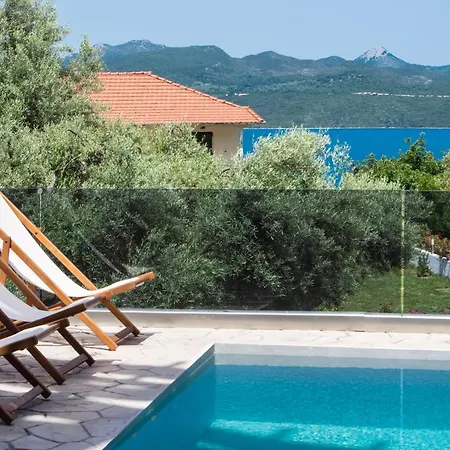 Apartment Bianco Stylish Maisonette Nikiana