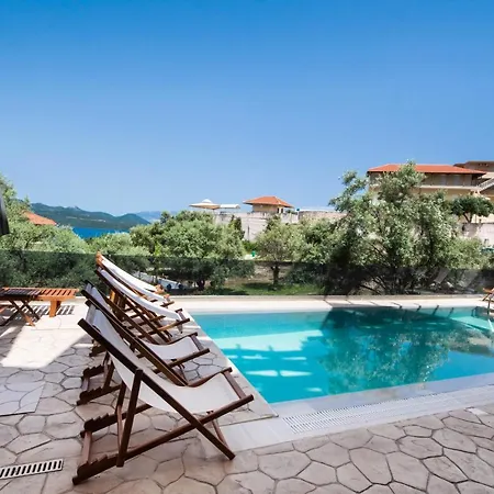 Apartment Bianco Stylish Maisonette Nikiana