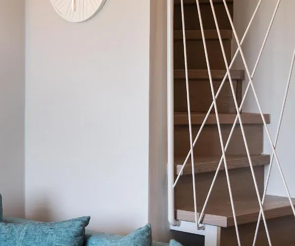 Bianco Stylish Maisonette Nikiana