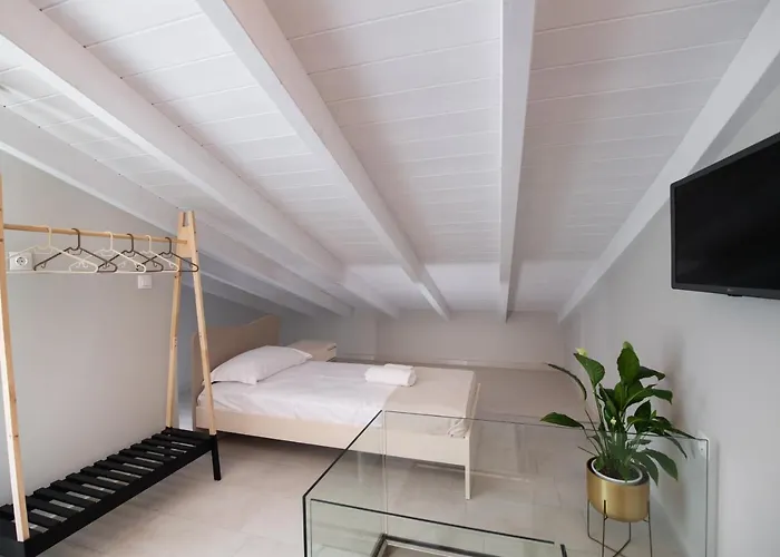 Apartment Bianco Stylish Maisonette