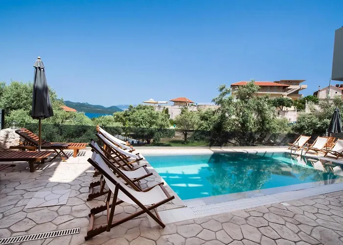 Apartment Bianco Stylish Maisonette Nikiana