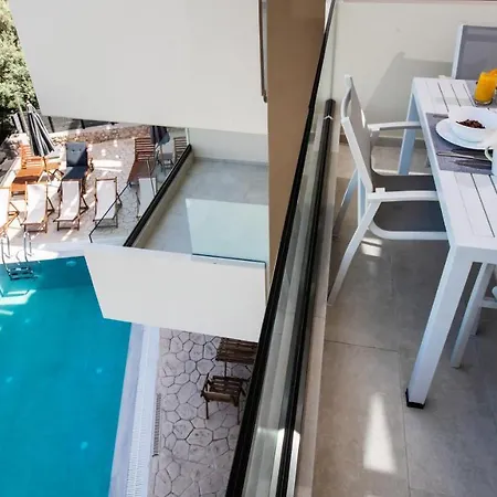 Bianco Stylish Maisonette Nikiana