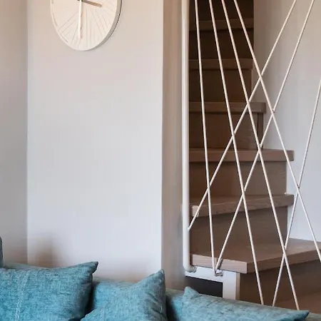 Bianco Stylish Maisonette Nikiana