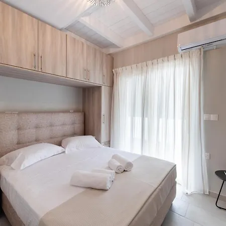 Bianco Stylish Maisonette Apartament Nikiana