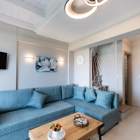 Bianco Stylish Maisonette Apartment