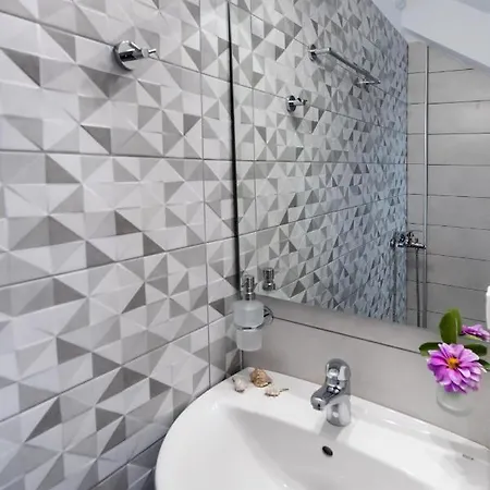 Bianco Stylish Maisonette Apartament *
